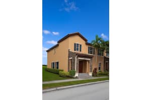 17025 Sw 96th St, Miami