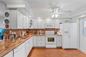 1425 Atlantic Shores Blvd 409 Hallandale Beach, FL 33009 - MLS#A11910869