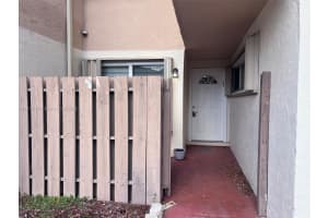 8247 NW 8th Pl, Plantation, FL 33324, Sold 12/05/25