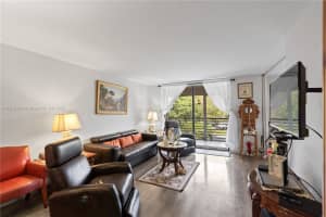 1000 Colony Point Cir 308 Pembroke Pines, FL 33026 - MLS#A11910894