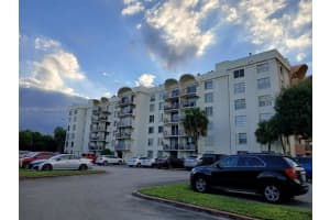 9310 Fontainebleau Blvd 110, Miami