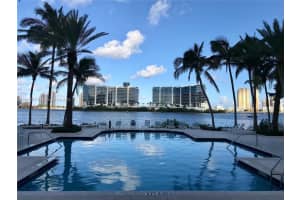 3235 Ne 184th St 11103, Aventura