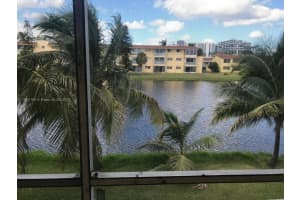 2825 Ne 201st Ter M214, Aventura