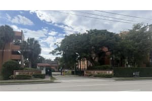 9420 W Flagler St 104, Miami