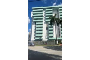 1825 W 44th Place 309, Hialeah, Fl 33012, Hialeah
