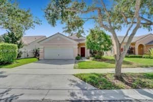 955 Savannah Falls Dr, Weston