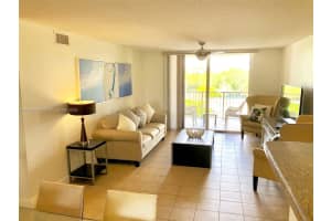 19655 E Country Club Dr 6405, Aventura