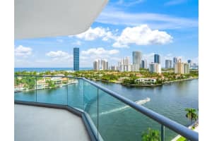 19707 Turnberry Way 14g, Aventura