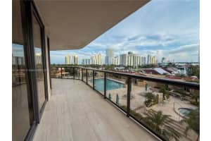 19667 Turnberry Way 5b, Aventura