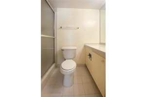 430 Golden Isles Dr 701 Hallandale Beach, FL 33009 - MLS#A11912052