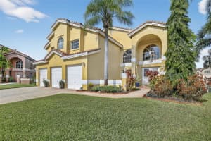 955 Nw 197th Ter Pembroke Pines, FL 33029 - MLS#A11912158