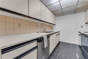 2457 Collins Ave 201 Miami Beach, FL 33140 - MLS#A11912376