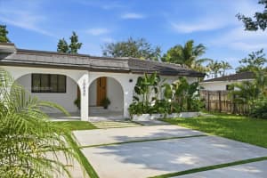 10845 Peachtree Dr Miami, FL 33161 - MLS#A11912481