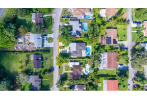 10845 Peachtree Dr Miami, FL 33161 - MLS#A11912481