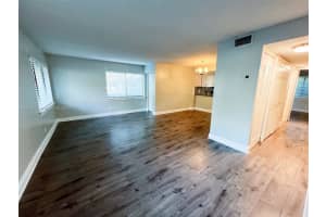 185 Wimbledon Lake Dr 185, Plantation