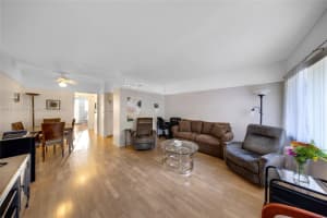 900 Sw 10th Ter 8s Hallandale Beach, FL 33009 - MLS#A11912586