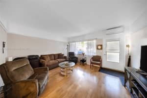 900 Sw 10th Ter 8s Hallandale Beach, FL 33009 - MLS#A11912586