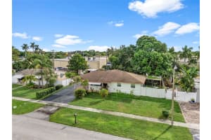 136 Cayman Dr Palm Springs, FL 33461 - MLS#A11912742