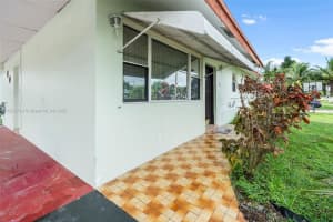 136 Cayman Dr Palm Springs, FL 33461 - MLS#A11912742