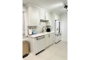 10040 NW 9th St Cir APT 202, Miami, FL 33172, - MLS#A11912746