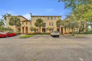 100 Jacaranda Country Club Dr 203, Plantation