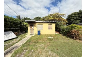 1865 NW 70th St, Miami, FL 33147, - MLS#A11912943