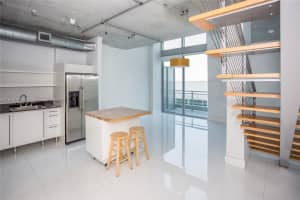 690 Sw 1st Ct Phi20, Miami