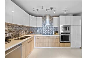 900 Bay Dr 624-622-620 Miami Beach, FL 33141 - MLS#A11913089