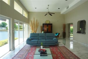 4511 King Palm Dr Tamarac, FL 33319 - MLS#A11913356