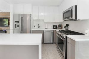 930 N 11th Ct Hollywood, FL 33019 - MLS#A11913489