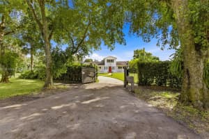 740 E Country Club Cir Plantation, FL 33317 - MLS#A11913510