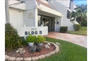 303 Racquet Club Rd 204, Weston