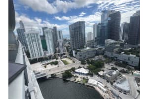 92 Sw 3rd St 3803, Miami