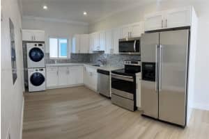 1990 Bay Dr 17, Miami Beach