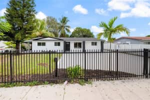 4932 Nw 173rd Dr, Miami Gardens