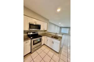 260 SW 8th Ave Apartment B, Hallandale Beach, FL 33009, - MLS#A11914099