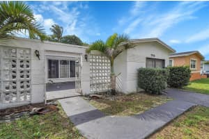 7916 Miramar Pkwy Miramar, FL 33023 - MLS#A11914139