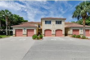 2458 Centergate Dr 202, Miramar