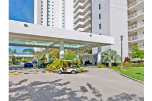 15051 Royal Oaks Ln APT 906, North Miami, FL 33181, - MLS#A11914220