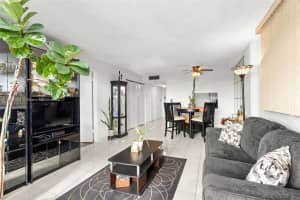 6900 Bay Dr 5c Miami Beach, FL 33141 - MLS#A11914228