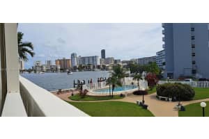 450 Golden Isles Dr 2b, Hallandale Beach