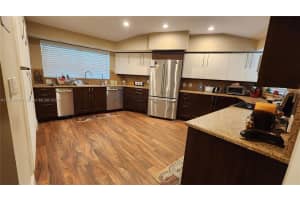 7945 Sunset Dr Miami, FL 33143 - MLS#A11914252