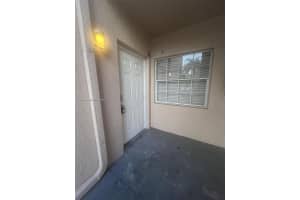 2301 Nw 96th Ter 16e, Pembroke Pines