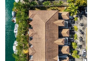 2404 Ne 135th St 2404, North Miami