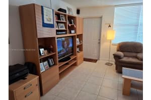 9081 Sunrise Lakes 105 Sunrise, FL 33322 - MLS#A11914510