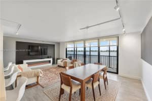 105 Lake Emerald Dr 216, Oakland Park