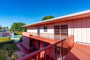 18 Golfs Edge D West Palm Beach, FL 33417 - Off Market