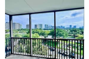 3475 N Country Club Dr 610, Aventura