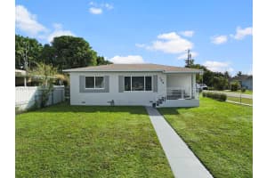 104 E 58th St Hialeah, FL 33013 - MLS#A11914784