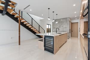 207 Ne 17th Ave Fort Lauderdale, FL 33301 - MLS#A11914815